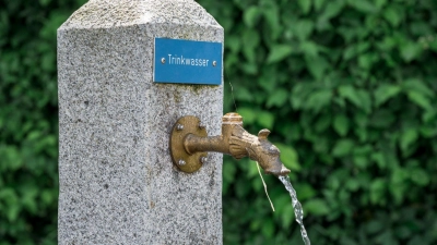 Die CSU-Fraktion hat einen Vorschlag zur Einführung eines Wassercents in Bayern unterbreitet (Archivbild). (Foto: Daniel Vogl/dpa)