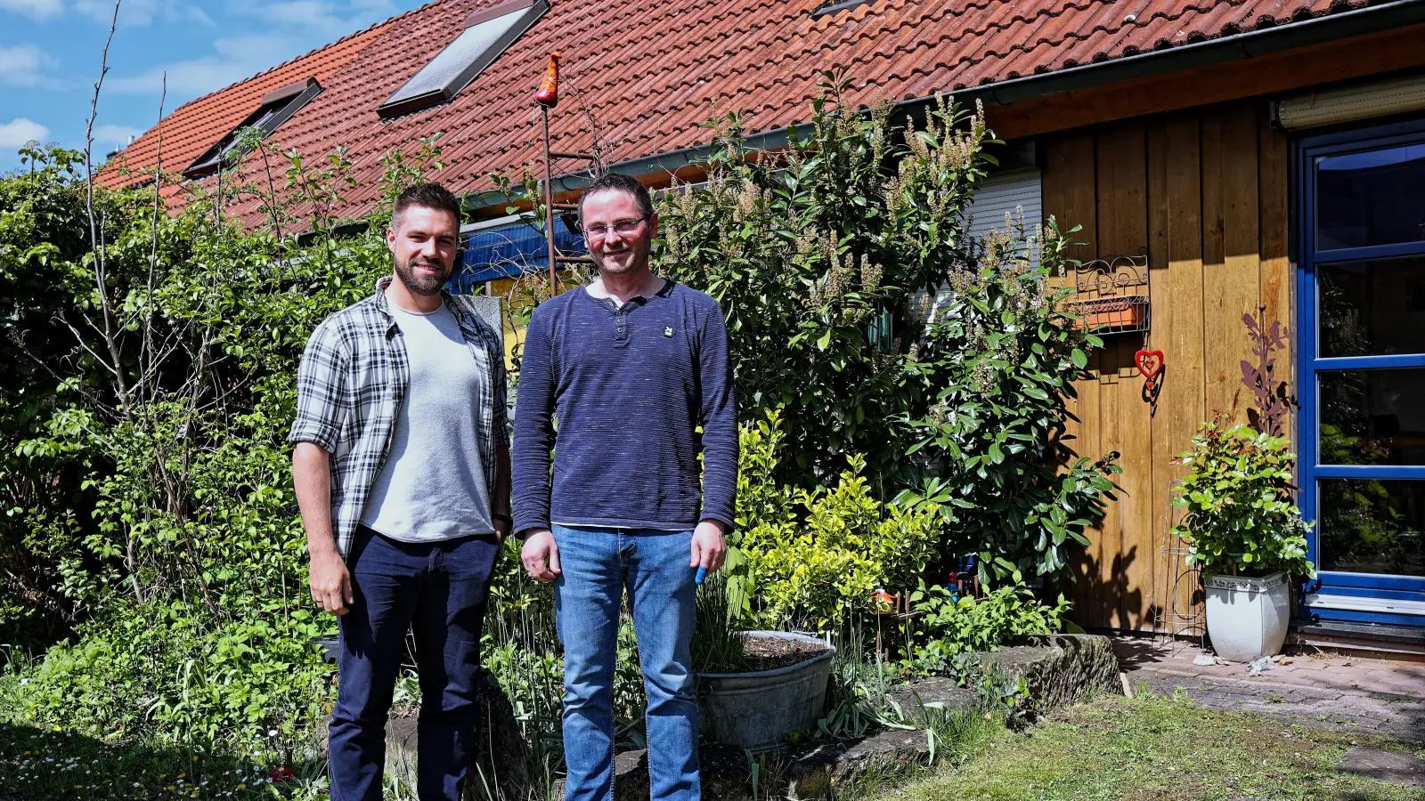 Lukas Weidemann (links) ist Leiter der ambulanten Hilfen und Uwe Angermüller leitet das Kursprojekt für die straffällig gewordenen Jugendlichen und ist Therapeut bei der HKJ Bayern. (Foto: Tizian Gerbing)