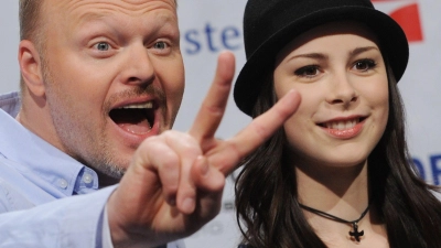 Früher stand Deutschland besser da: Stefan Raab mit ESC-Siegerin Lena Meyer-Landrut (Foto: Julian Stratenschulte/dpa)