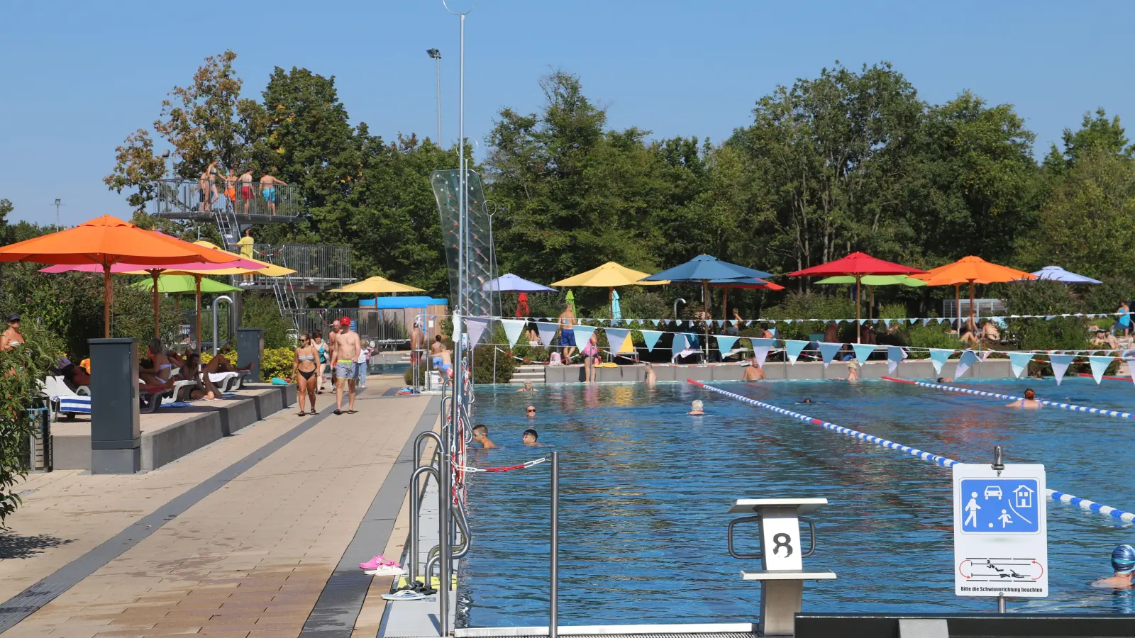 Gestern hatte es in Ansbach über 30 Grad. Klar, dass viele dann ins Freibad gingen. (Foto: Oliver Herbst)