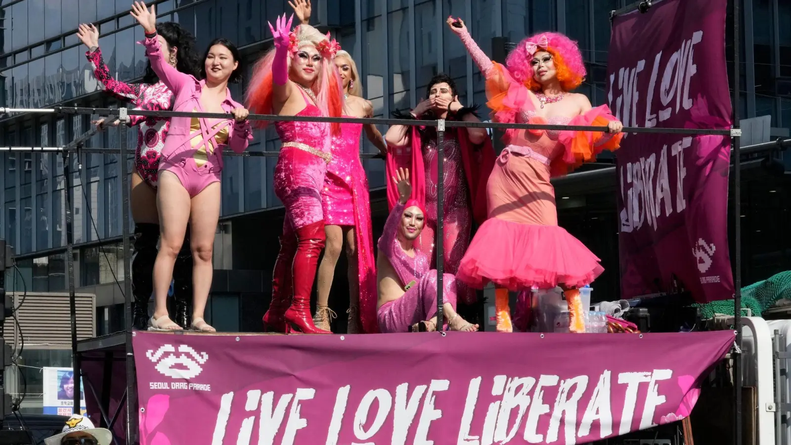 Teilnehmer des „Seoul Queer Culture Festivals“ in Seoul. (Foto: Ahn Young-joon/AP/dpa)