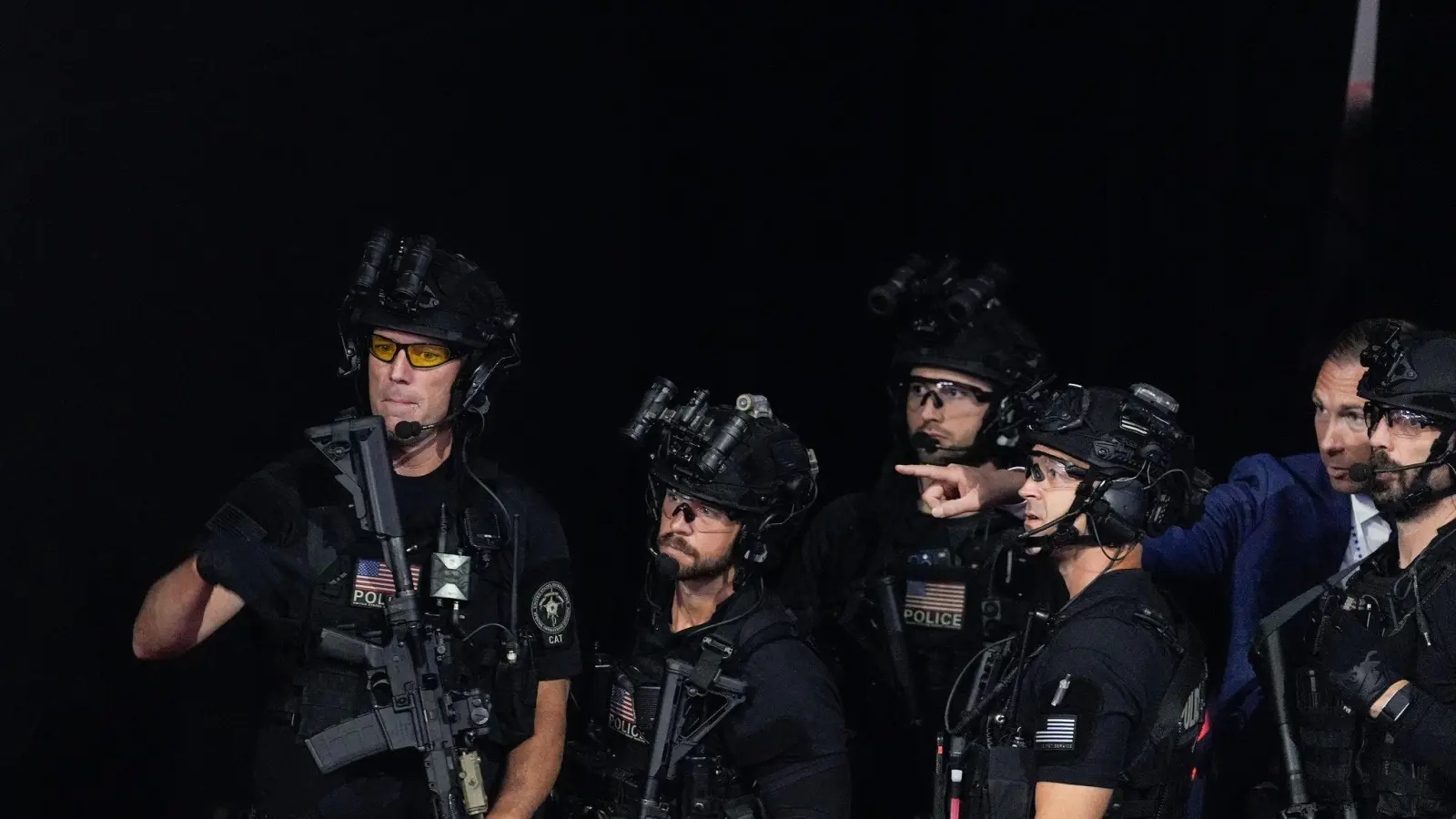 Mitglieder des Secret Service Counter Assault Team  vor der Ankunft des ehemaligen US-Präsidenten Trump beim Parteitag der Republikaner. (Foto: J. Scott Applewhite/AP)