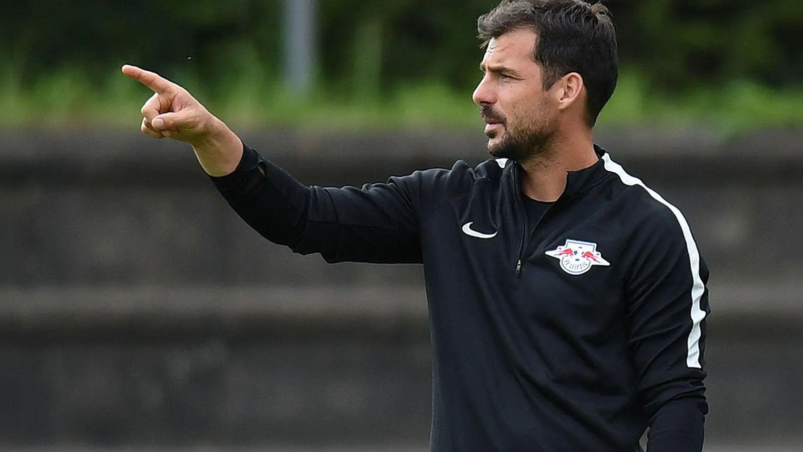 Zsolt Löw damals als Co-Trainer in Leipzig, nun ist er im RB-Kosmos zurück. (Foto: Sven Hoppe/dpa)