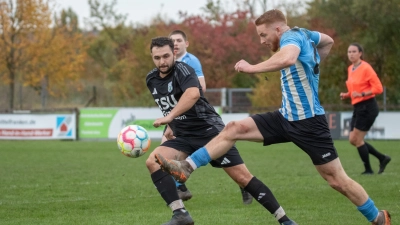 Das torlose Unentschieden am vergangenen Wochenende half weder dem SVV Weigenheim (links Kevin Mühlbach), noch dem SV Ornbau (Marius Lehner) weiter. Am Sonntag empfängt die Viktoria die SG Segringen/ Dinkelsbühl, der SVO muss zur SG Mosbach-Breitenau. (Foto: Markus Zahn)