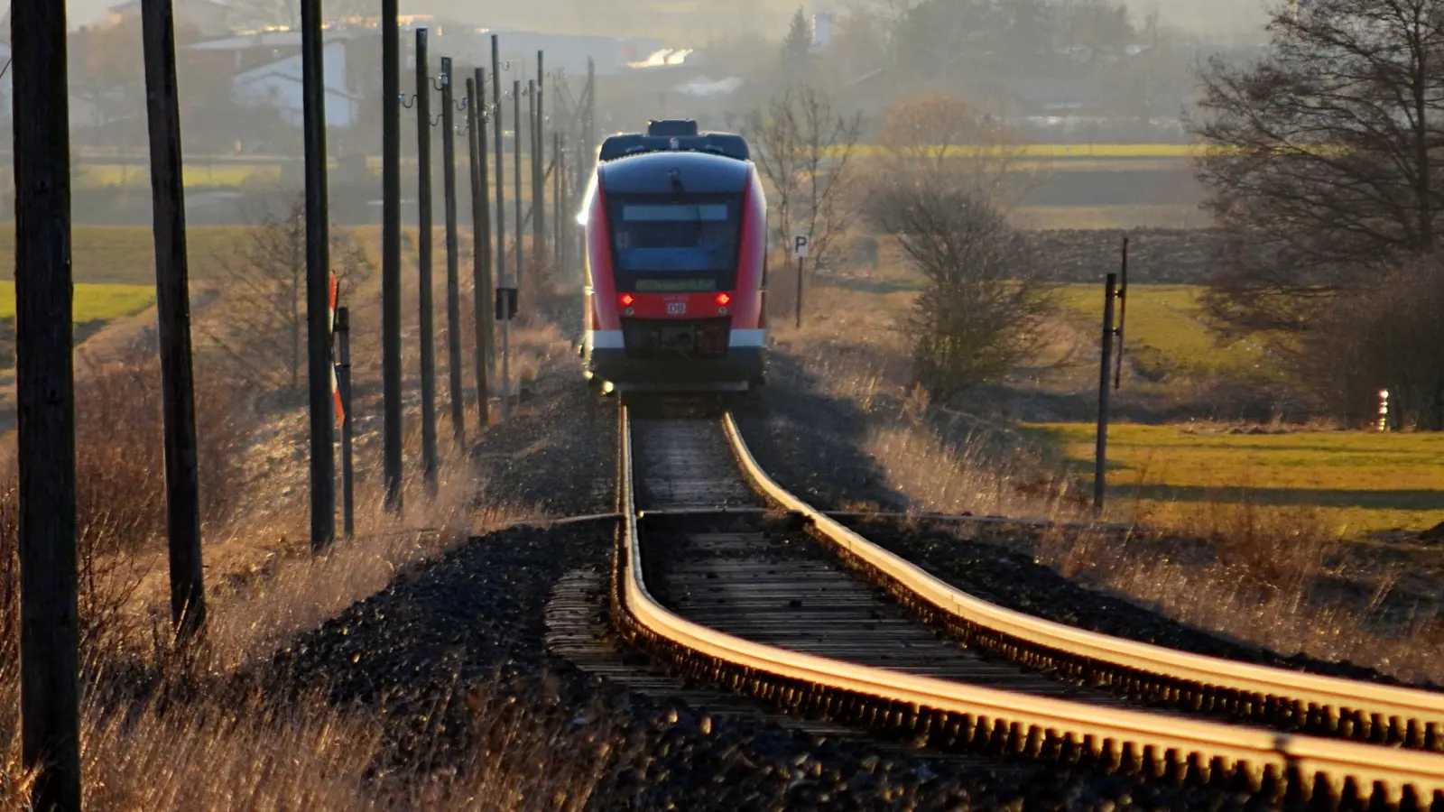 Zwischen Nürnberg Hauptbahnhof und Markt Erlbach kommt es Mitte Dezember wegen Bauarbeiten zu Fahrplanänderungen und Ersatzverkehr. (Symbolbild: Johannes Hirschlach)