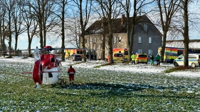 Großeinsatz von Polizei und Rettungskräften nach einem Gewaltverbrechen in Casekow im Nordosten Brandenburgs. (Foto: Oliver Voigt/Märkische Oderzeitung/dpa)