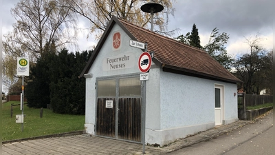 Das bisherige Feuerwehrgerätehaus in Neuses wird durch einen Neubau ersetzt. Der ist zeitgemäß, bietet auch etwas Komfort, kostet aber insgesamt rund 1,7 Millionen Euro. (Foto: Florian Pöhlmann)