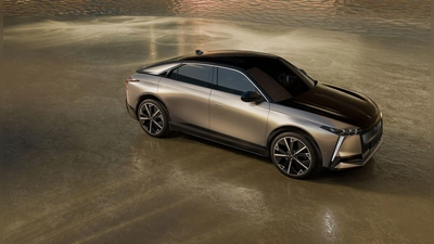 Die Citroën-Schwester DS will mit einer auffälligen Zweifarblackierung und markantem Beleuchtungskonzept glänzen. (Foto: DS Automobiles/Stellantis/dpa-tmn)