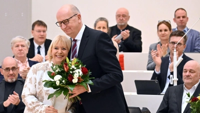 Erst im zweiten Wahldurchgang bekam Ministerpräsident Dietmar Woidke die erforderliche Mehrheit.  (Foto: Sebastian Christoph Gollnow/dpa)