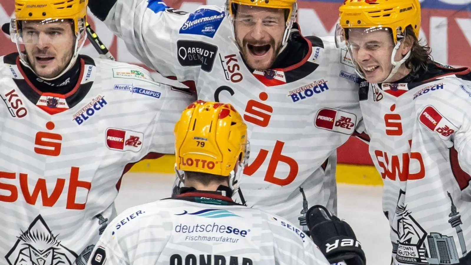 Die Fischtown Pinguins sind mit einem Sieg in die Halbfinal-Playoffs gestartet. (Foto: Andreas Gora/dpa/Archivbild)