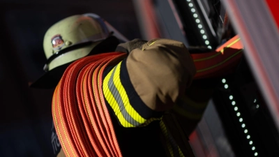 Mehr als 150 Feuerwehrleute waren an den Löscharbeiten beteiligt. (Symbolbild) (Foto: Marijan Murat/dpa)