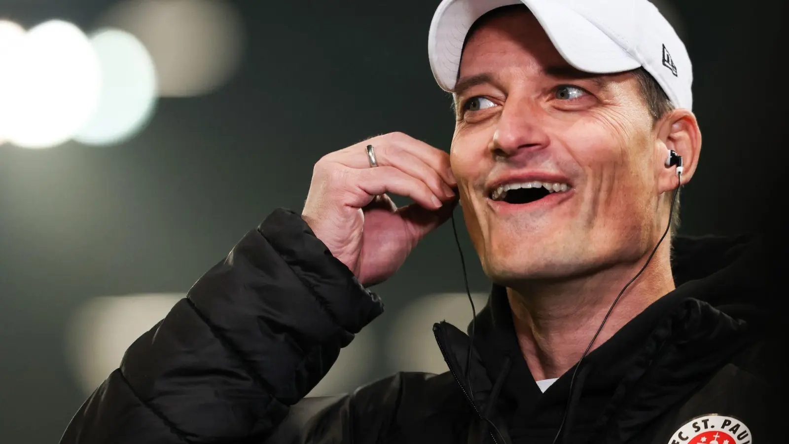 Vor der Rückkehr nach Stuttgart: St. Paulis Trainer Alexander Blessin. (Foto: Christian Charisius/dpa)