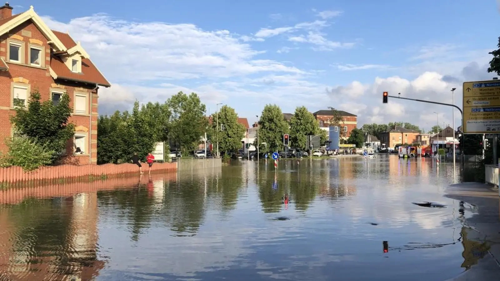 Starkregen-Ereignisse, wie hier 2021 in Ansbach, sorgen dort für viel Wasser, wo es nicht hingehört. Lässt sich das umleiten? (Archivbild: Lara Hausleitner)