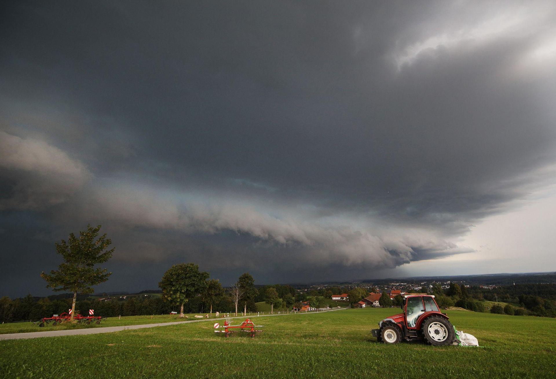 Haus Brennt Nach Blitzeinschlag Ab: Unwetter In Bayern | FLZ.de