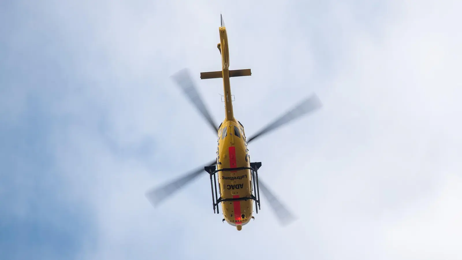 Bei einer Wanderung mit einer Gruppe kommt ein 70-Jähriger ums Leben. (Symbolbild) (Foto: Sebastian Gollnow/dpa)