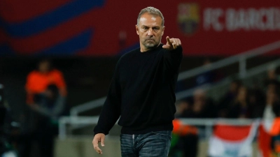 Hansi Flick weist als Trainer in Barcelona erfolgreich den Weg. In der Champions League kommt es für ihn zum spannenden Wiedersehen mit dem FC Bayern.  (Foto: Joan Monfort/AP/dpa)