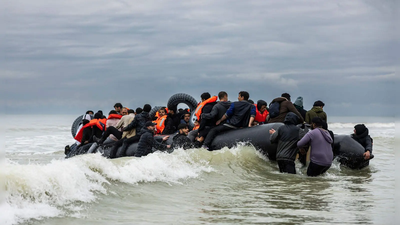 Die Zahl der Bootsmigranten ist im vergangenen Jahr wieder gestiegen. (Archivbild) (Foto: Sameer Al-Doumy/AFP/dpa)