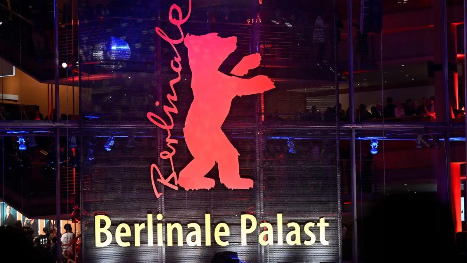 Für große Premieren im Berlinale Palast werden die Ticketpreise erhöht. (Archivbild) (Foto: Monika Skolimowska/dpa)