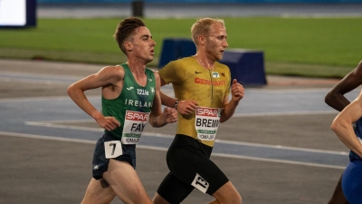 Seite an Seite mit dem Iren Brian Fay (links): Florian Bremm mühte sich bei der EM in Rom über die 5000 Meter. (Foto: Jan Lenfert)