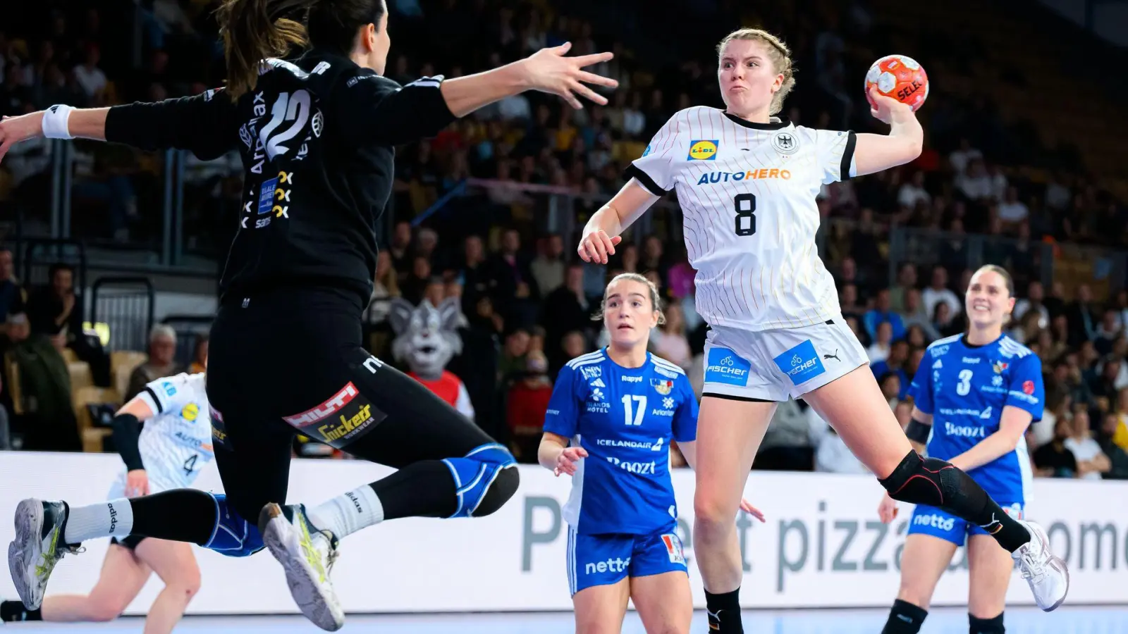 Die deutschen Handballerinnen stehen nach dem Sieg gegen Island in der EM-Hauptrunde. (Foto: Marco Wolf/dpa)