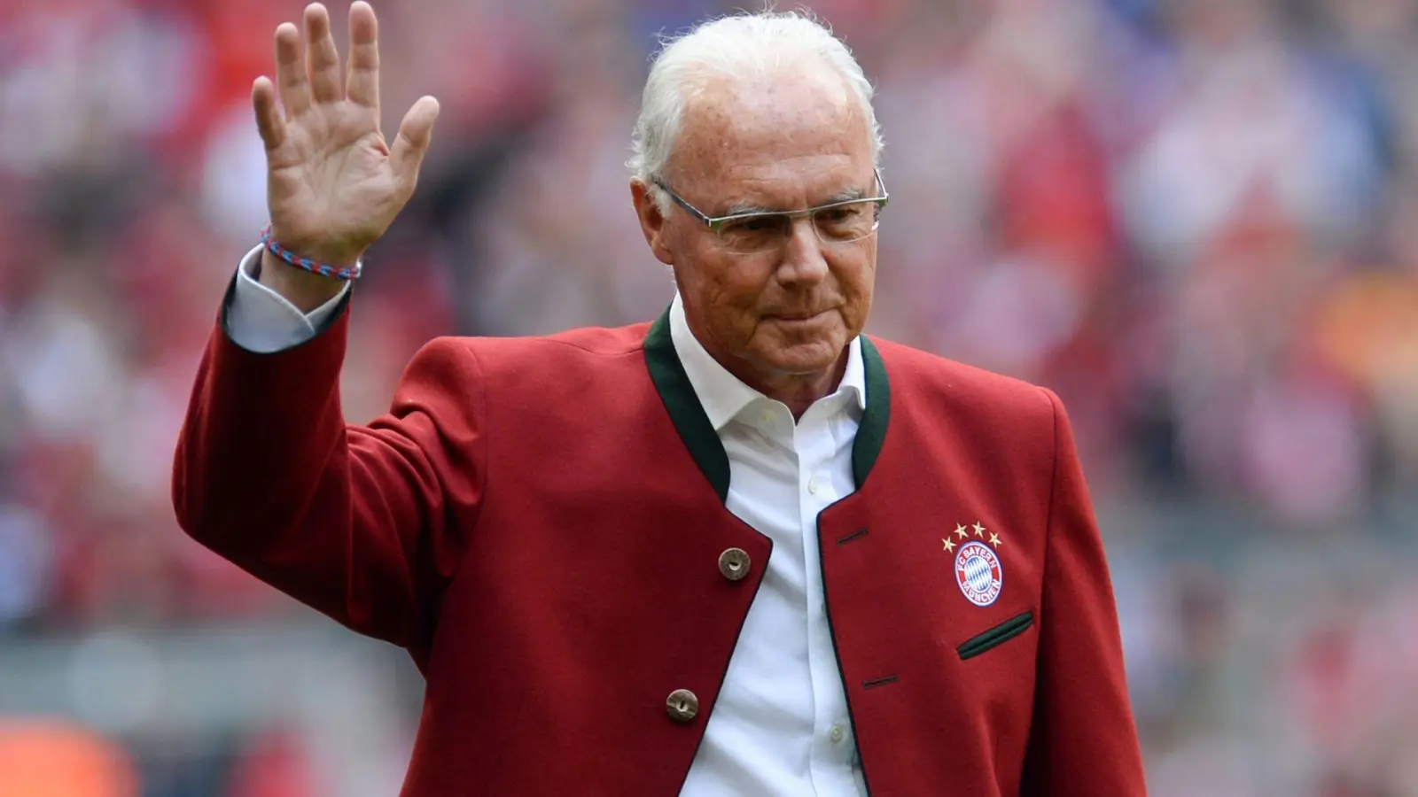 Das Gedenken an Franz Beckenbauer soll die Mitgliederversammlung des FC Bayern prägen. (Foto: Andreas Gebert/dpa)