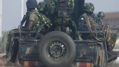 Dem nigerianischen Militär ist es bislang nicht gelungen, die Terrorgruppe Boko Haram endgültig zu bezwingen. (Foto: Sunday Alamba/AP/dpa)
