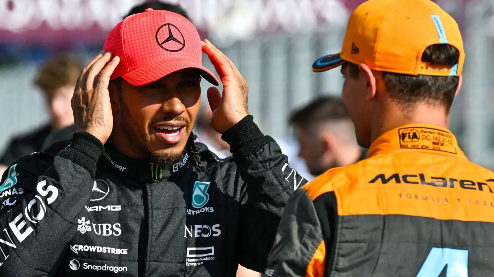 Selbst Lewis Hamilton und Lando Norris zweifeln an sich. (Foto: Denes Erdos/AP/dpa)