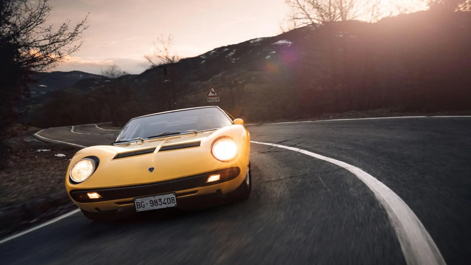 Stier als Kurvenstar: Alle Sinne sind gefordert, um den Miura auf der Straße zu halten. (Foto: Lamborghini/dpa-tmn)