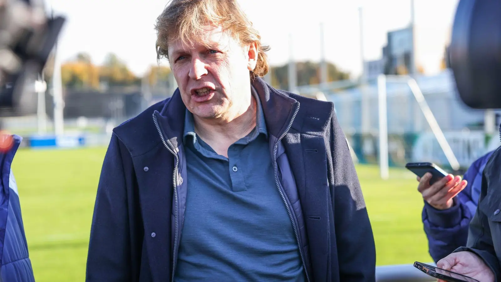 Vorerst neuer Sportdirektor beim FC Schalke 04: Youri Mulder. (Foto: Tim Rehbein/dpa)