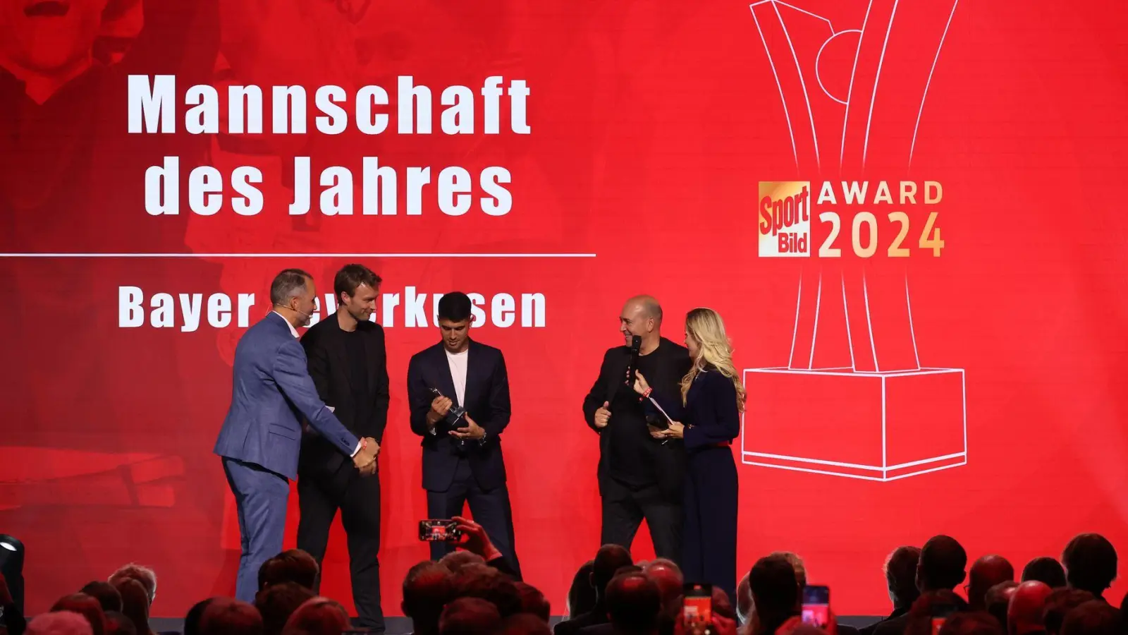 Bayer Leverkusen bekam den „Sport-Bild-Award“ für die Mannschaft des Jahres. (Foto: Christian Charisius/dpa)