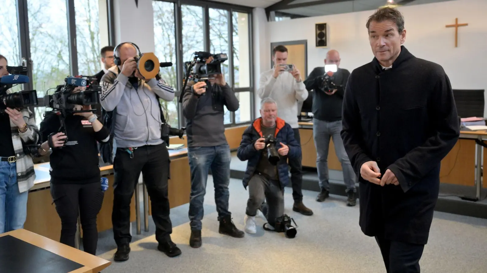 Jens Lehmann vor dem Amtsgericht in Starnberg. (Archivbild) (Foto: Peter Kneffel/dpa)