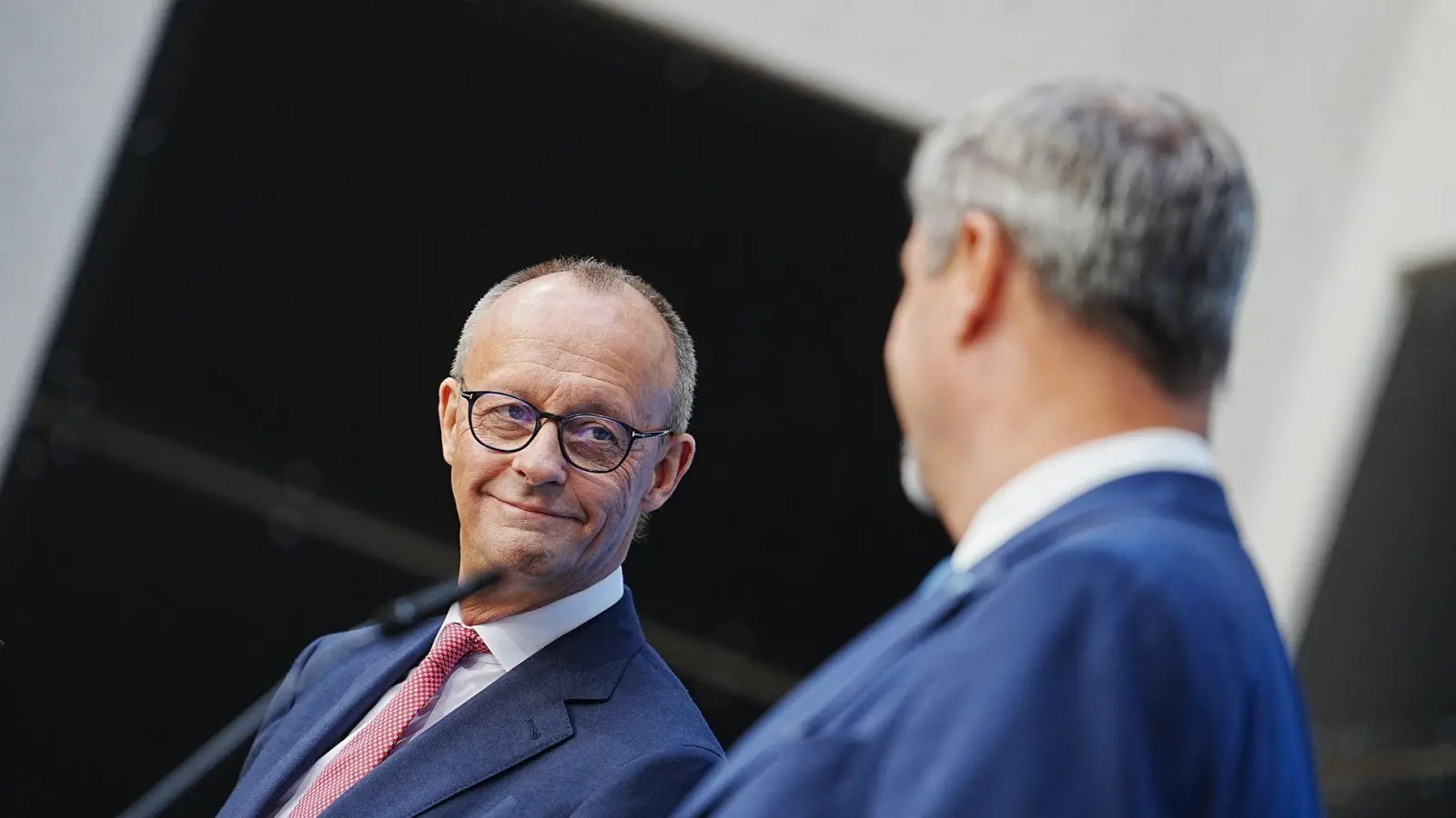 Aus der Sicht von CSU-Chef Markus Söder ist der Ausgang der Landtagswahl in Brandenburg kein persönlicher Dämpfer für Unionskanzlerkandidat Friedrich Merz - trotz des schlechten Abschneidens der CDU. (Archivbild) (Foto: Kay Nietfeld/dpa)