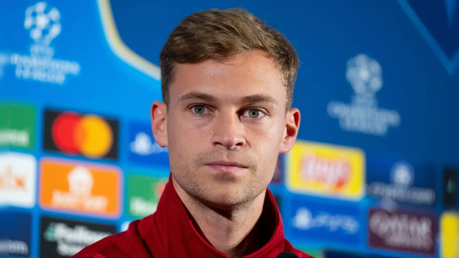 Bayern-Profi Joshua Kimmich wird immer wieder mit dem FC Barcelona in Verbindung gebracht. Auch bei der Pressekonferenz vorm Champions-League-Spiel gab es Fragen.  (Foto: Sven Hoppe/dpa)