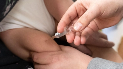 Die Polio-Impfung gehört in Deutschland zu einer der Standardimpfungen bei Säuglingen (Symbolbild). (Foto: Swen Pförtner/dpa)