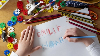 Noah und Emilia sind die beliebtesten Erstnamen in Deutschland. Beide Namen verteidigen zum dritten Mal ihre Spitzenposition. (Archivbild) (Foto: Hendrik Schmidt/dpa)