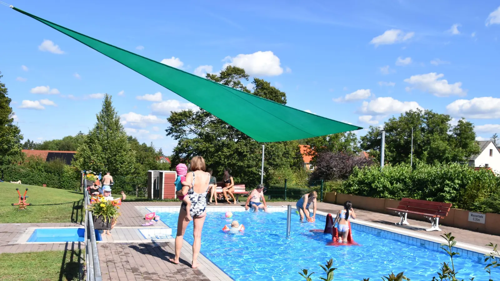 Für die jüngsten Badegäste steht ein Planschbecken mit Spielmöglichkeiten zur Verfügung. (Foto: Andreas Reum)