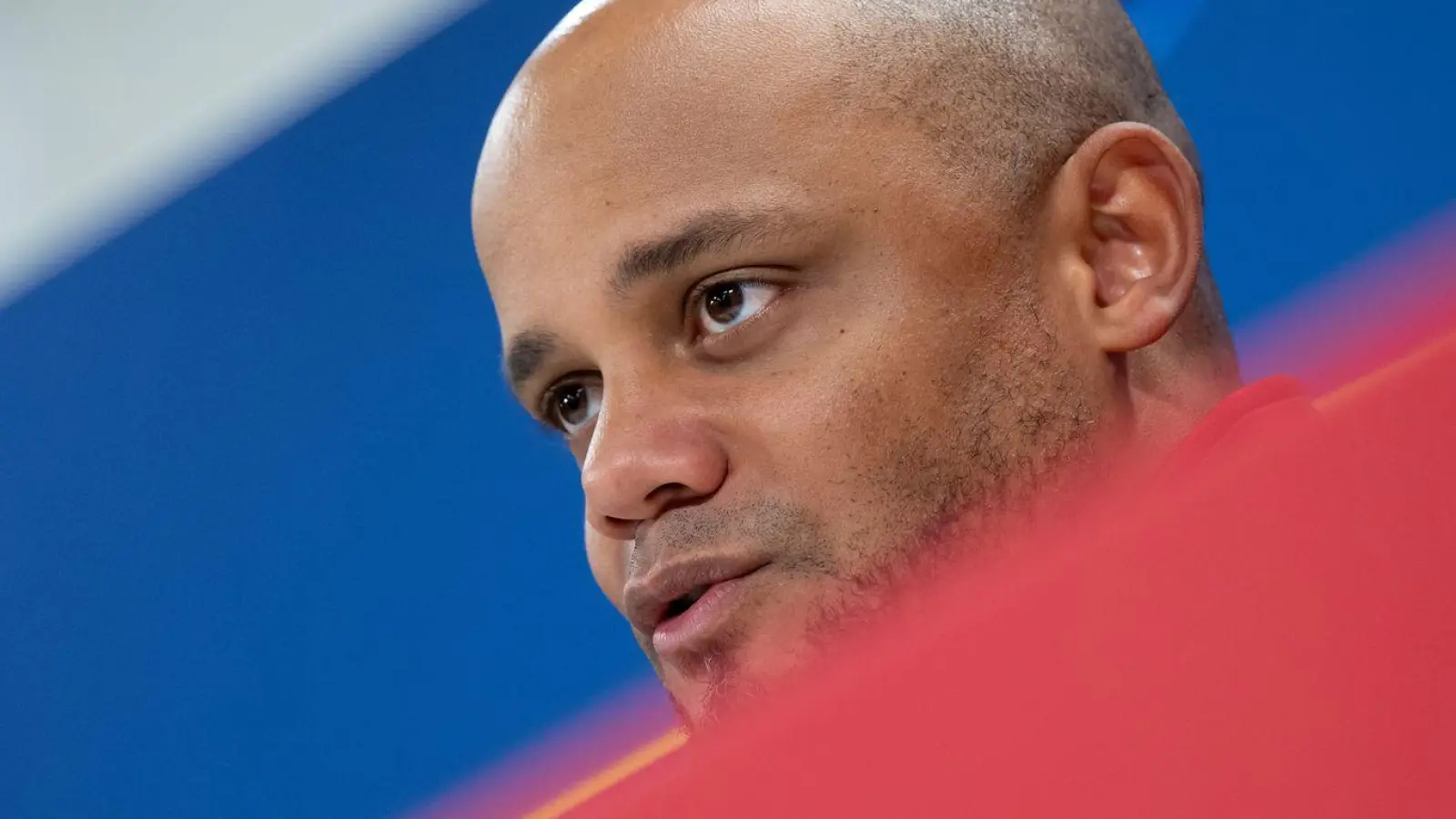 Vincent Kompany freut sich auf einen spannenden Spieltag. (Foto: Sven Hoppe/dpa)