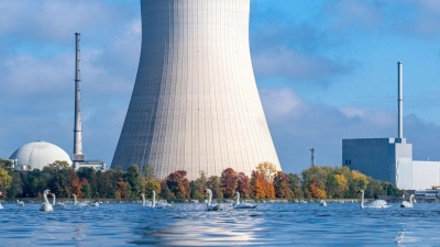 Blick auf das Kernkraftwerk Isar 2. (Foto: Armin Weigel/dpa)