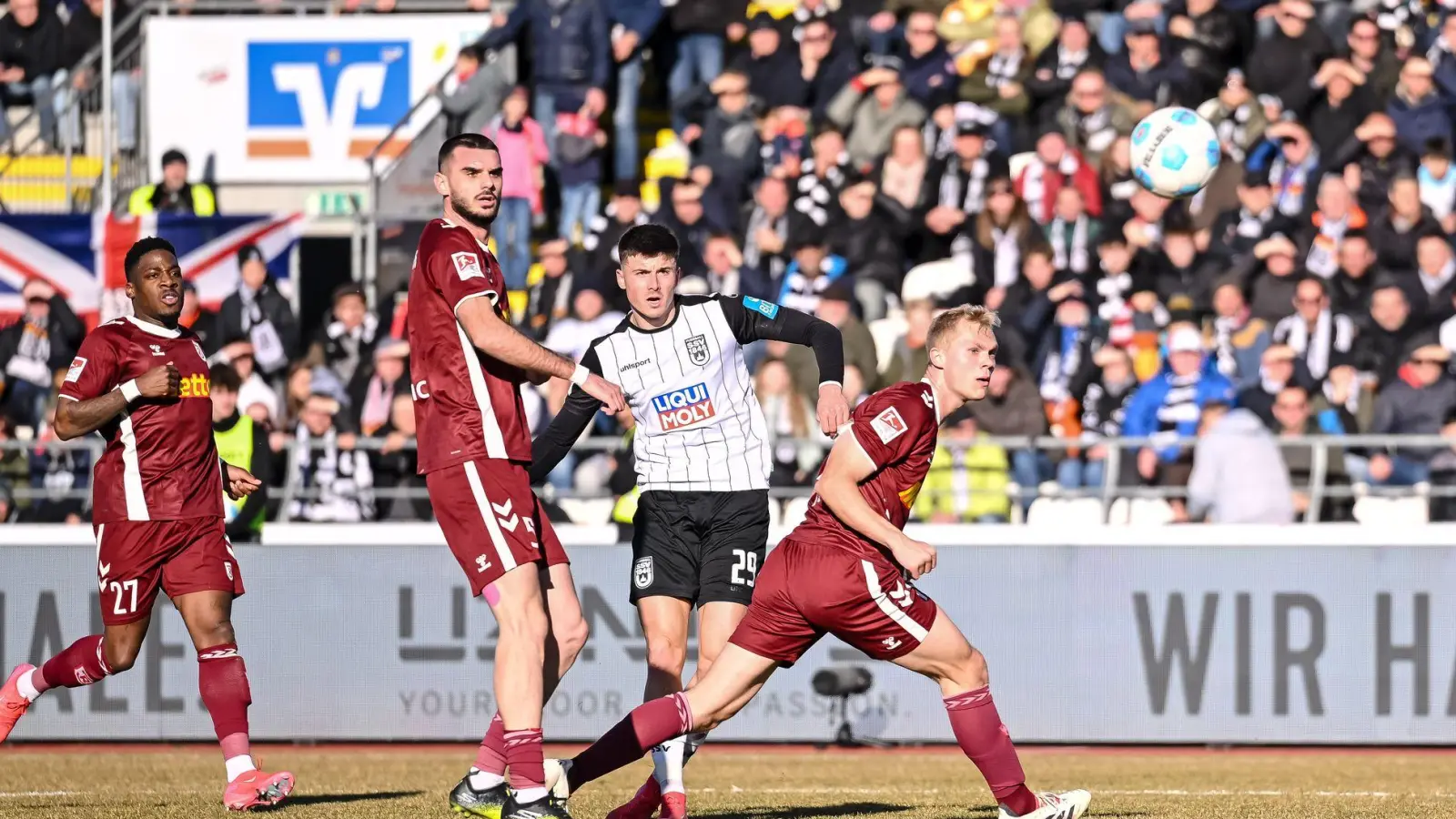 Hattrick perfekt: Ulms Telalović trifft zum 3:0 gegen Regensburg. (Foto: Harry Langer/dpa)