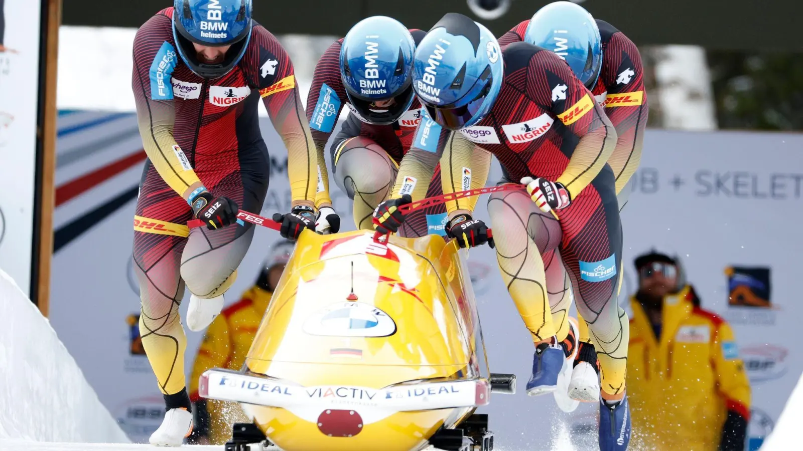 Francesco Friedrich und sein Team siegte auch im Viererbob. (Foto: Jeff Swinger/FR171461 AP/dpa)