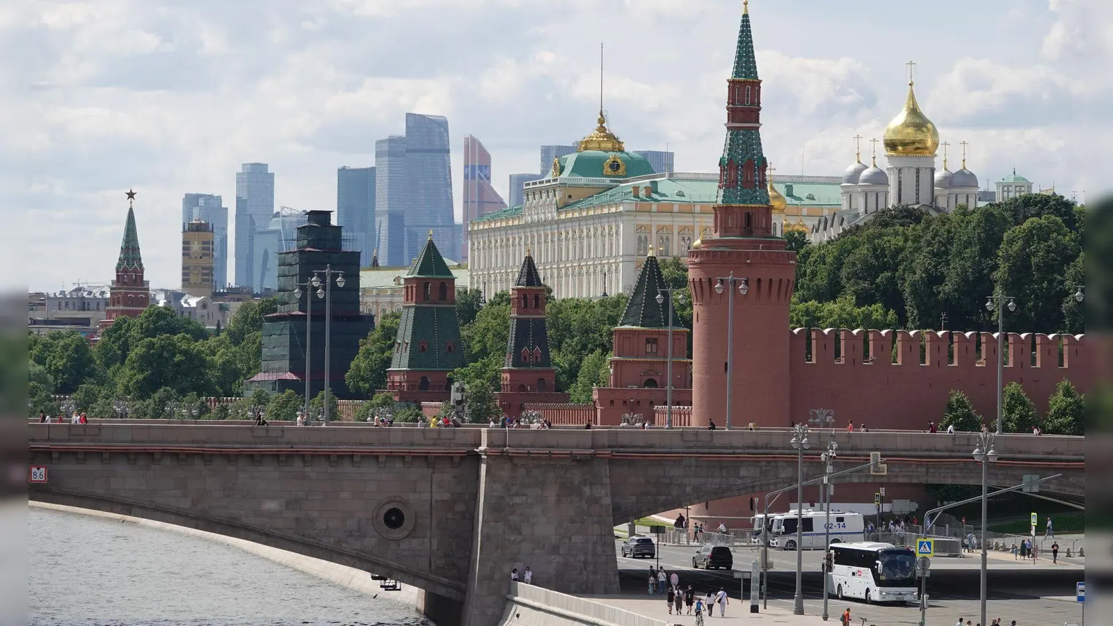 In der russischen Hauptstadt Moskau gibt es für Freiwillige, die in den Krieg gegen die Ukraine ziehen, nun deutlich mehr Geld. (Archivbild) (Foto: Ulf Mauder/dpa)