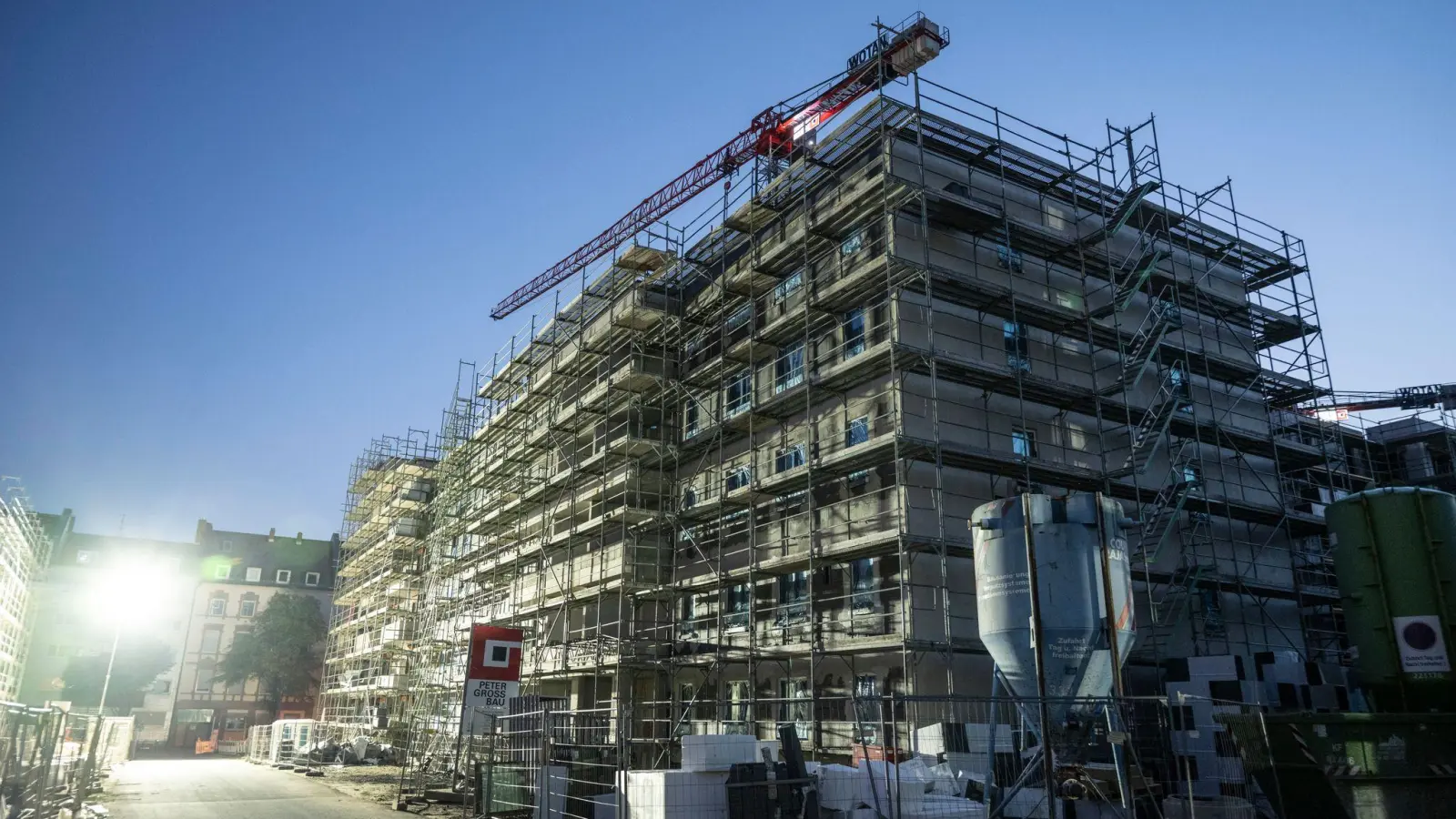 Banken vergeben wieder mehr Kredite für den Wohnungsbau. (Foto: Boris Roessler/dpa)