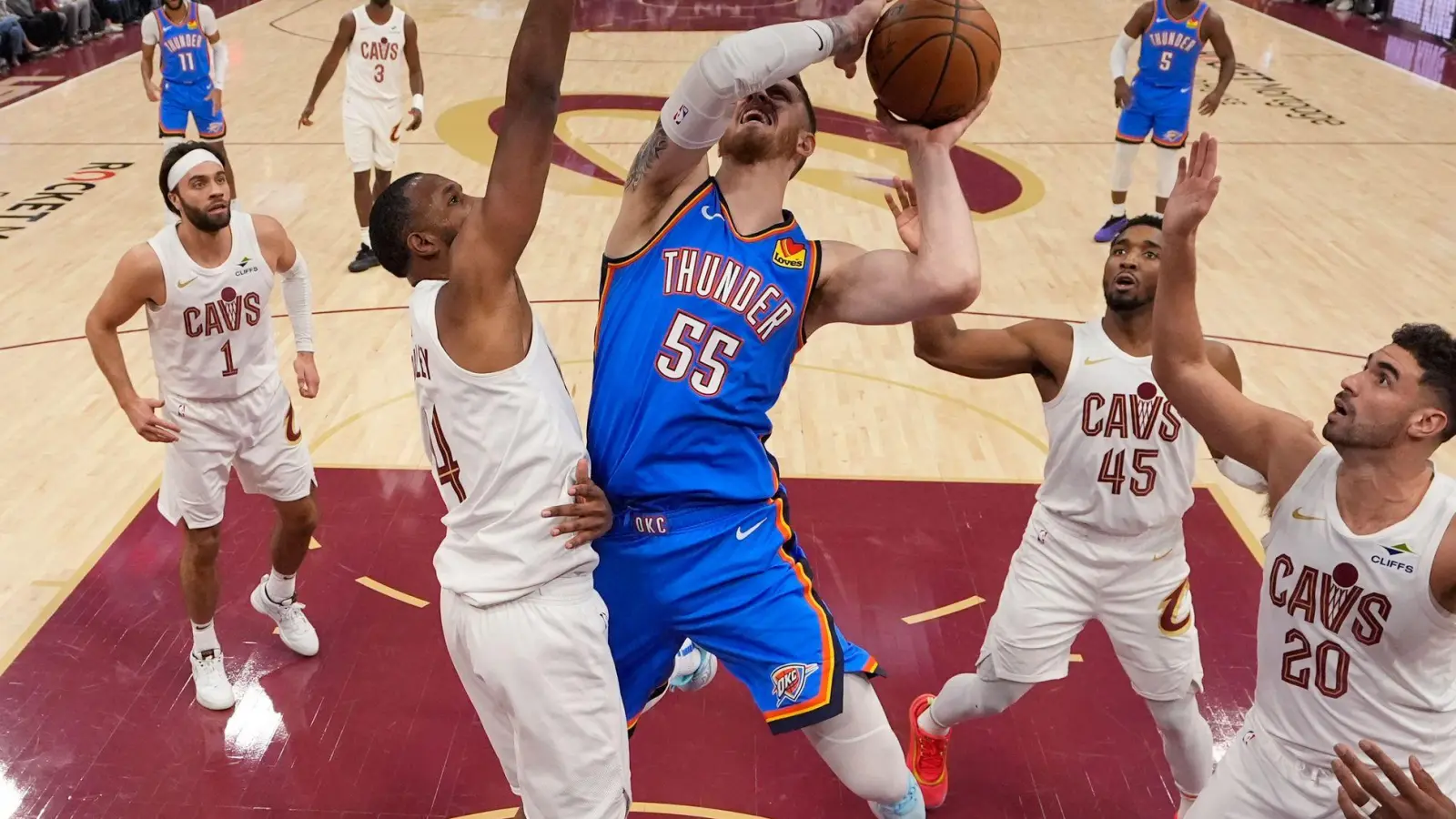 Isaiah Hartenstein (M.) machte ein starkes Spiel. (Foto: Sue Ogrocki/AP/dpa)