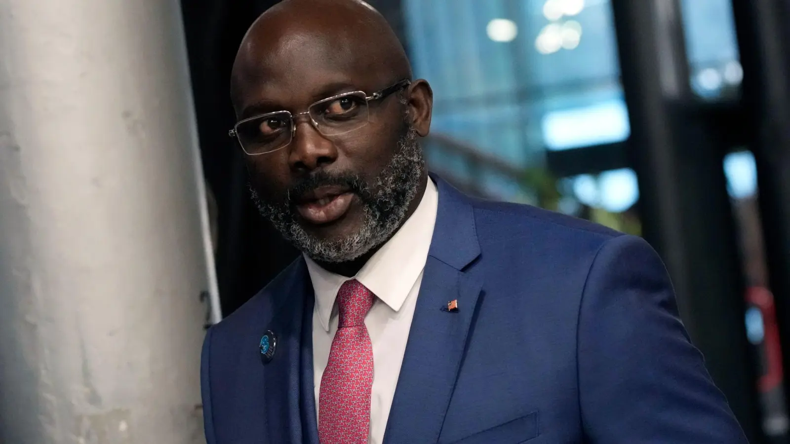 George Weah, Präsident von Liberia. Zwei Jahrzehnte nach Ende eines verheerenden Bürgerkriegs wählen die Bürger des westafrikanischen Staats Liberia einen neuen Präsidenten. (Foto: Christophe Ena/AP/dpa)