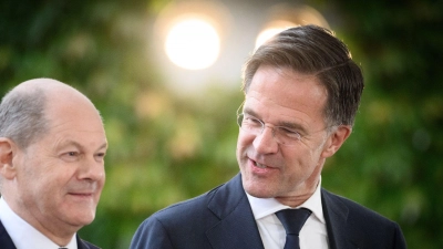 Nato-Generalsekretär Mark Rutte (r) hält die Kritik an der Ukraine-Politik von Bundeskanzler Olaf Scholz für unfair. (Archivbild) (Foto: Bernd von Jutrczenka/dpa)