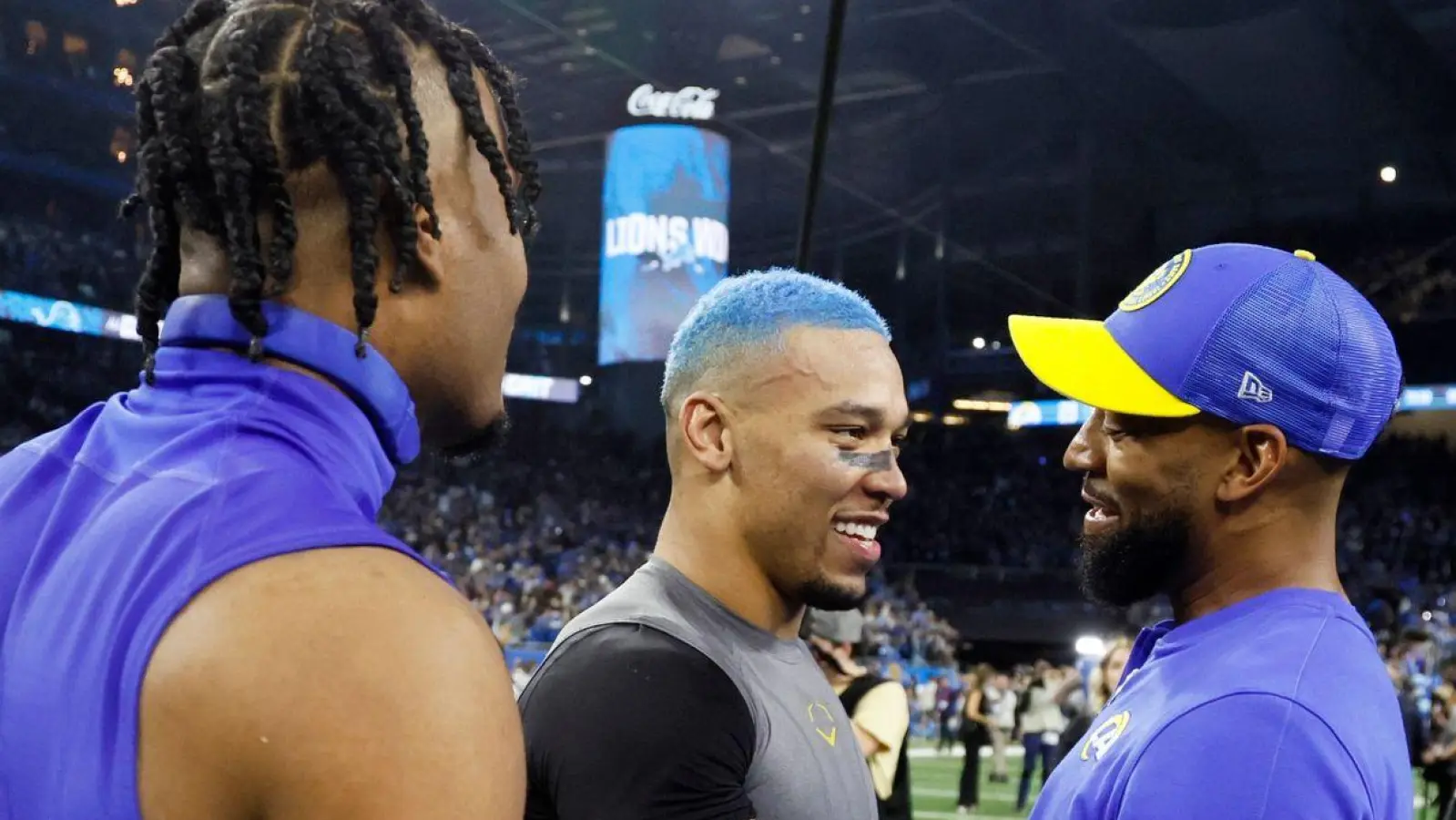 Amon-Ra St. Brown (M) von den Detroit Lions feiert den Sieg gegen die Los Angeles Rams. (Foto: Duane Burleson/AP/dpa)