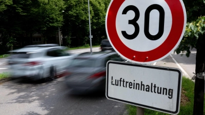 Bundespräsident Frank-Walter Steinmeier hat das neue Klimaschutzgesetz unterschrieben. Damit muss nun Verkehrsminister Volker Wissing (FDP) doch kein Sofortprogramm mit Klimamaßnahmen in seinem Bereich vorlegen.  (Foto: Sven Hoppe/dpa)