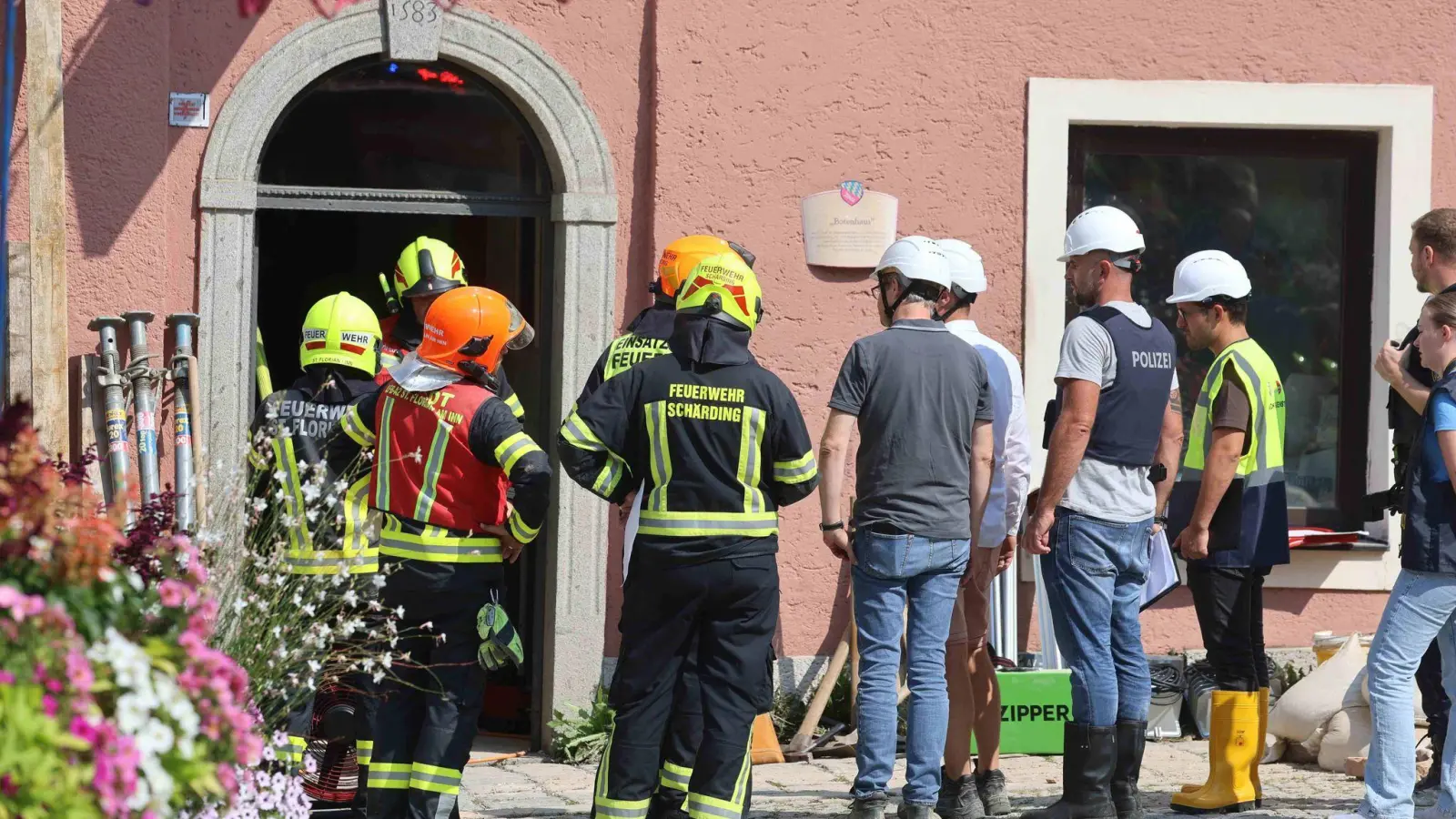 Tödlicher Kellersturz: Zwei Arbeiter tot (Foto: Daniel Scharinger/APA/dpa)