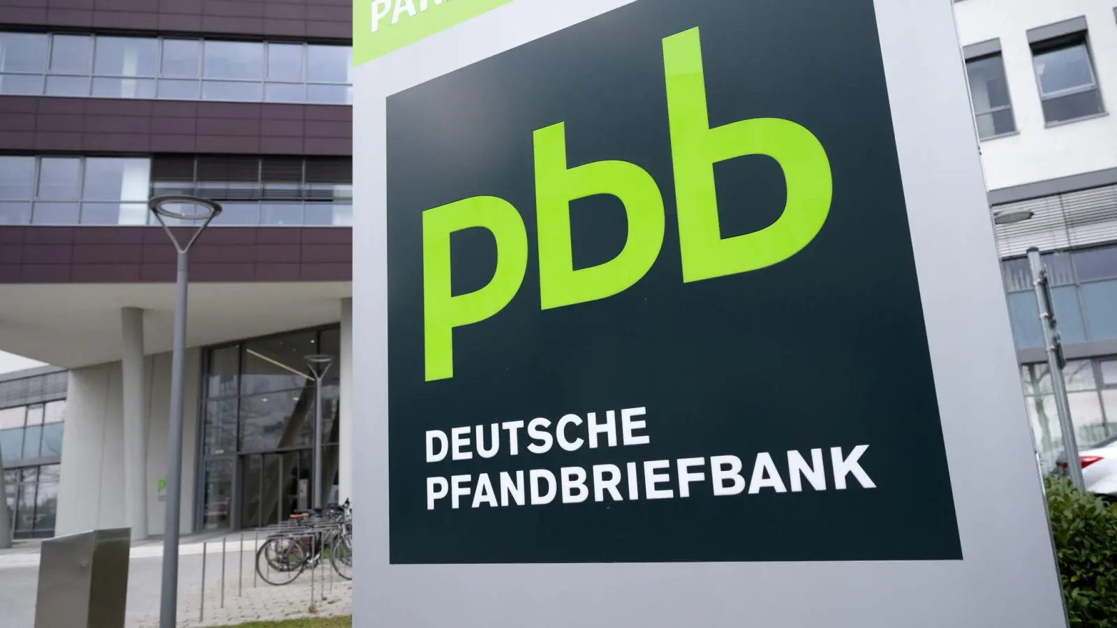 Die Deutsche Pfandbriefbank hat weiter mit der Krise des Gewerbeimmobilienmarkts zu kämpfen. (Archivbild) (Foto: Sven Hoppe/dpa)