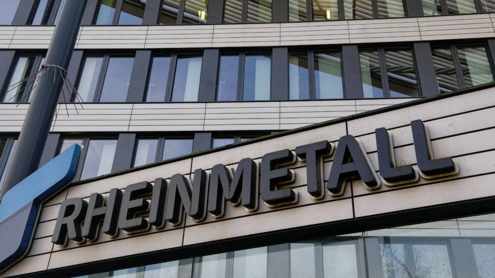 Der Rüstungskonzern Rheinmetall wird neuer Sponsor von Borussia Dortmund. (Foto: Henning Kaiser/dpa)